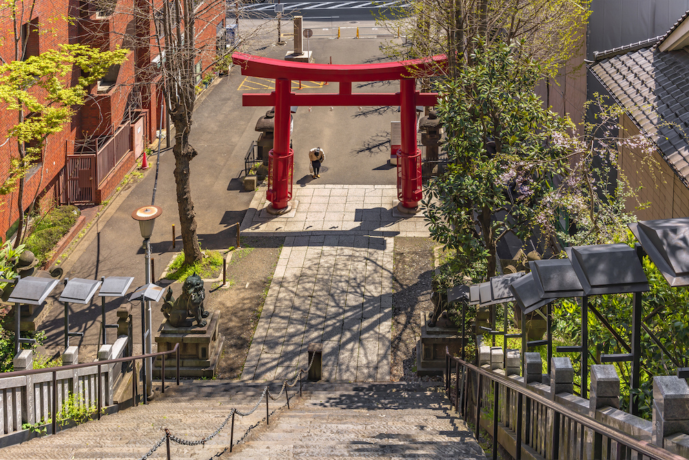 How To Properly Visit A Japanese Shrine